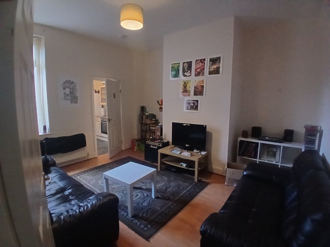 Room available in Heaton-based flat Main Photo