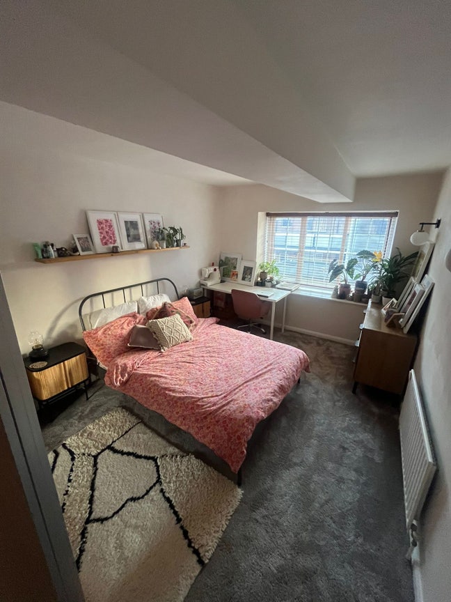Dbl room avail in a beautifully converted church Main Photo