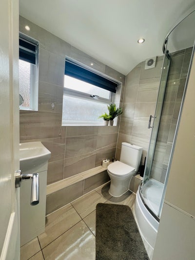 Cozy large Double Room near Marina & Trainstation Main Photo