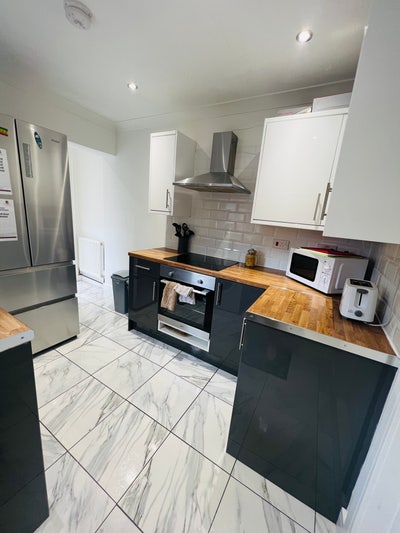 Cozy Double Room near Marina & Trainstation Main Photo