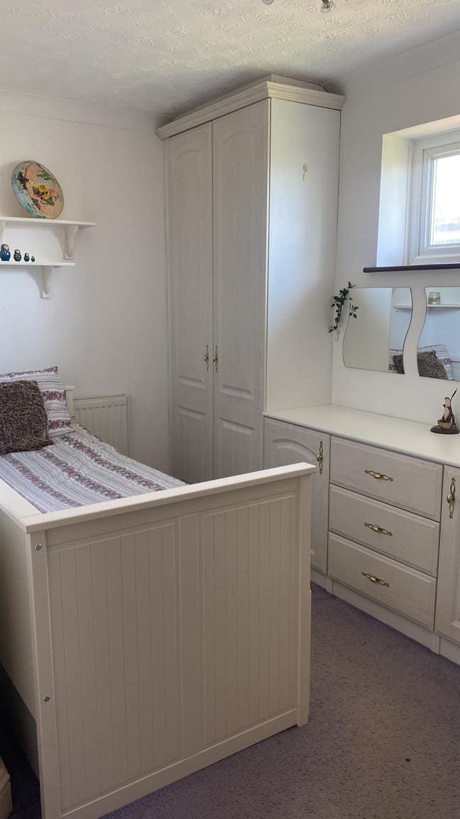 Professional Female to stay in our lovely home Main Photo