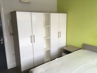 Studio in town centre with bills included! Main Photo