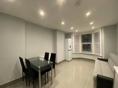 Modern first floor two bedroom apartment  Main Photo