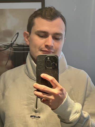 Friendly professional looking for room/flat share  Main Photo