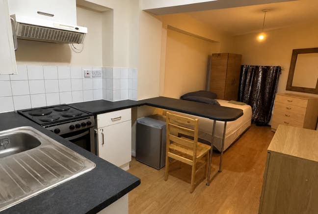 Cosy Furnished Studio Flat – Move-In Ready Main Photo