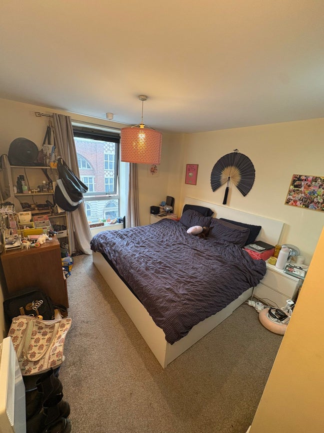 Spacious Ensuite room available in JQ/Birmingham Main Photo