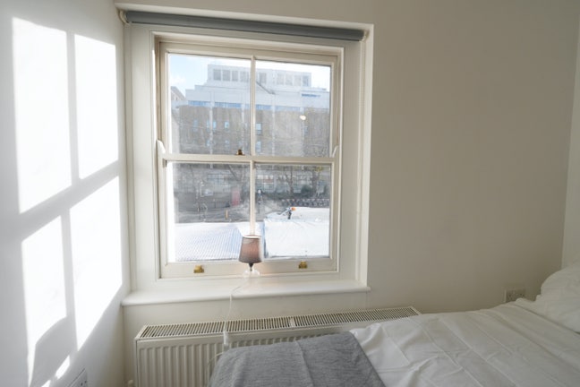 5-min walk to Liverpool St | Beautiful Room!! Main Photo