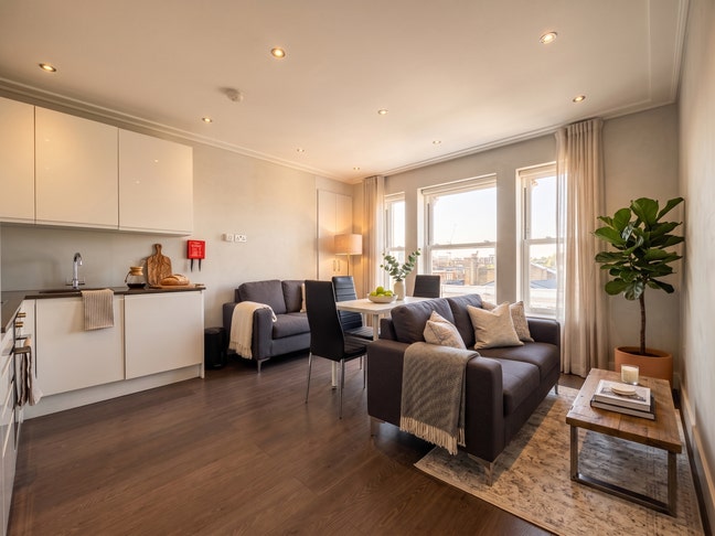 A beautiful 3 bedroom 2 bath flat in N7 Main Photo