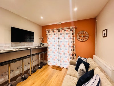 Beautiful Ensuite Room Near Marina & Town Main Photo