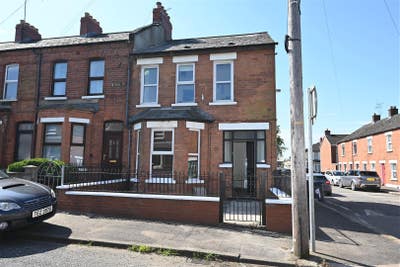 Double room available on the Lisburn Road. Main Photo