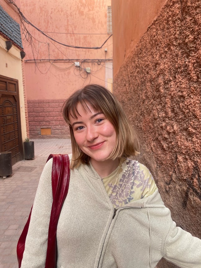 Professional Female seeks a double room Main Photo