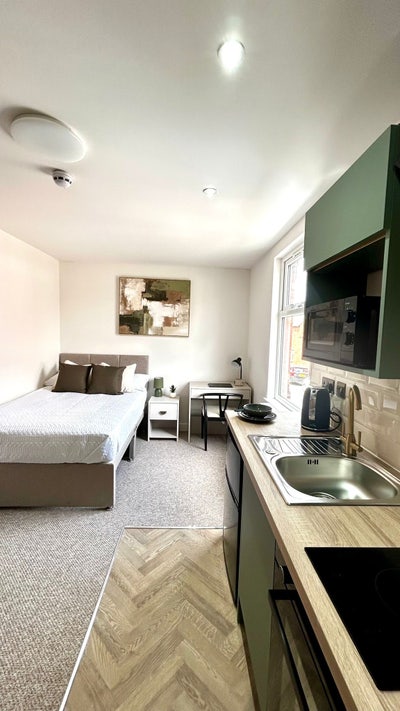 💎 Luxury En-Suite Kitchenettes | Newly Renovated Main Photo