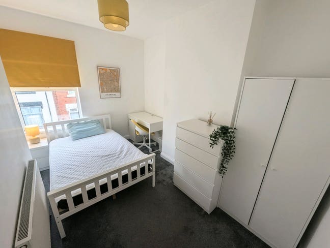 Cosy Double Rm - All Bills - Town Centre - Parking Main Photo