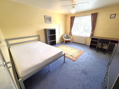 Large Double Room -  Great access for CMK Main Photo