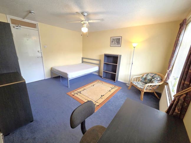 Large Double Room -  Great access for CMK Main Photo