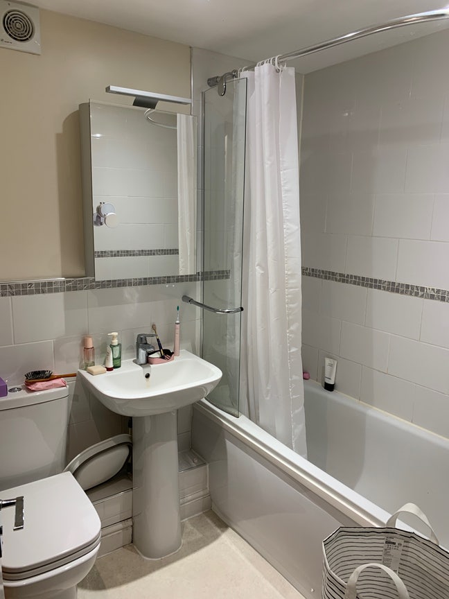 Looking for flatmate to share 2b2b Main Photo