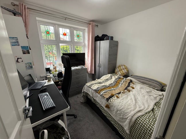 Professional Executive Rooms in Chorlton Main Photo