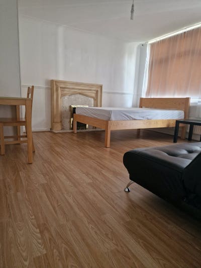 Extra large bedroom with own large terrace  Main Photo