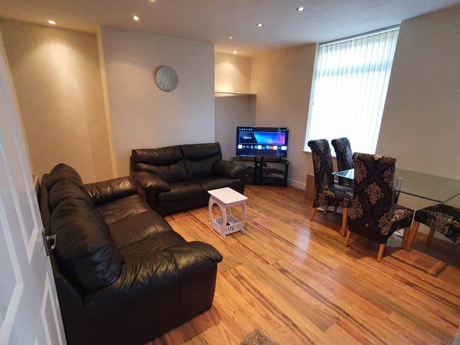 Double bedroom to rent Main Photo