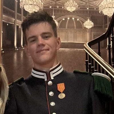 Professional Male seeks a double room Main Photo