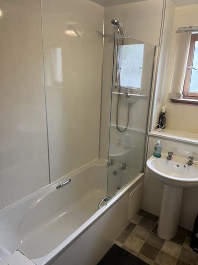 16 Milnbank Gardens -1 room Main Photo