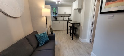 2 Bedrooms-Lovely cosy flat - ideal for 2 friends Main Photo