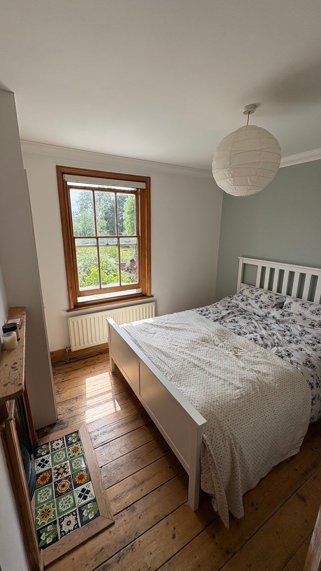 King-Size Bedroom 15 mins from Station Main Photo