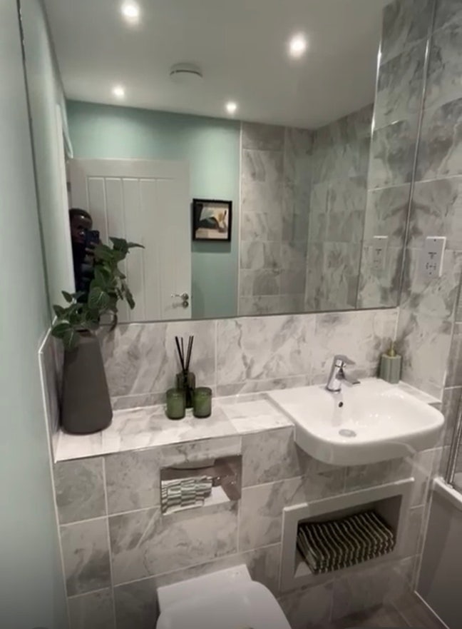 Double & Single Rooms in Friendly Home Main Photo