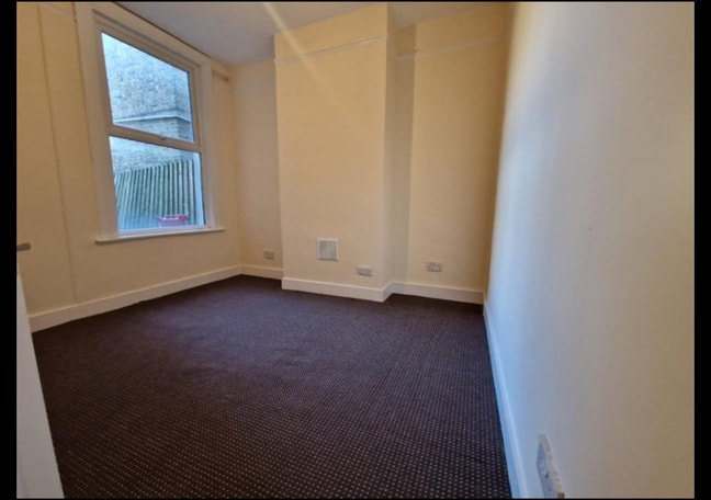 Nice and Quiet Double room to rent in East Ham Main Photo