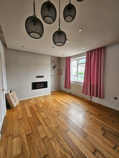 Ground floor 2 bed flat in Central location Main Photo