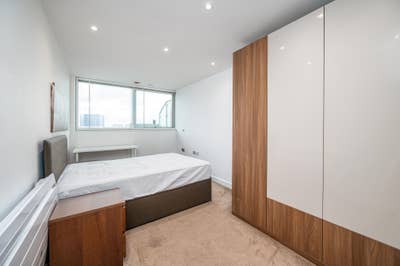 Stunning Double Bedroom with Ensuite East India  Main Photo
