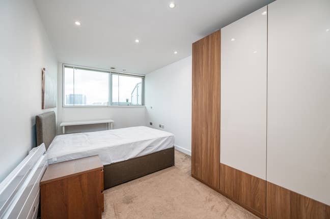 Stunning Double Bedroom with Ensuite East India  Main Photo