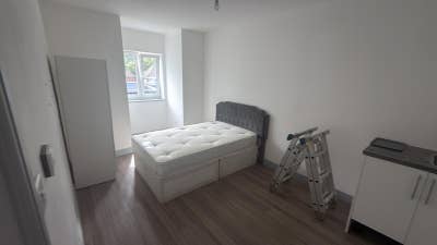 DSS - Studio Flat Available in Kenley Croydon CR8 Main Photo