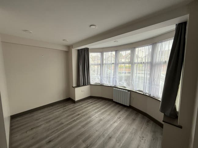 DSS - Studio Flat Available in Kenton Harrow HA3 Main Photo