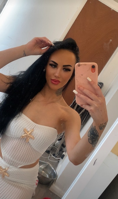 27 year old Female seeks a double room Main Photo
