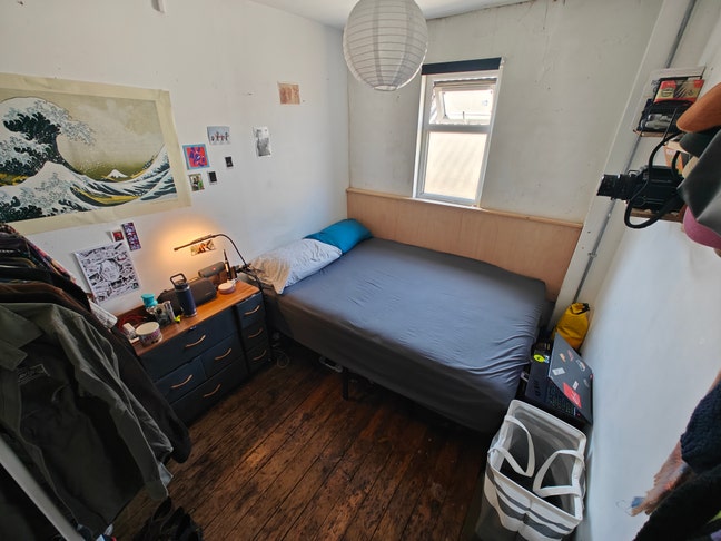 Beautiful, bright room in a social warehouse.  Main Photo