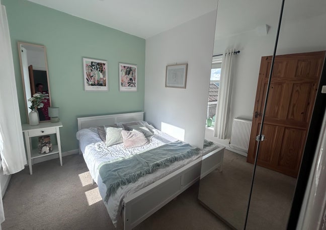 Bedroom to rent (lodger)  Main Photo
