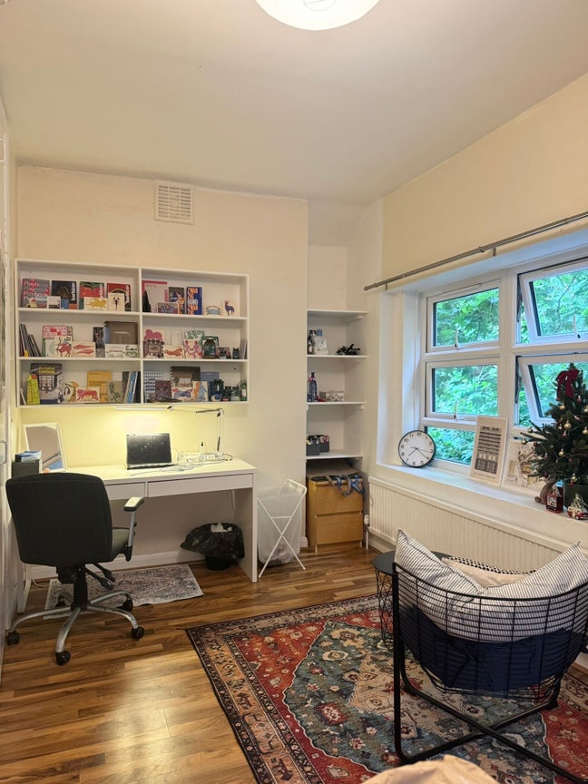 Spacious double room with lots of natural light Main Photo