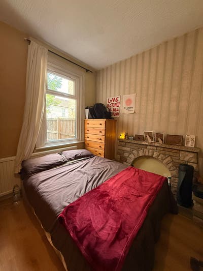 Room in a homely and friendly house Main Photo