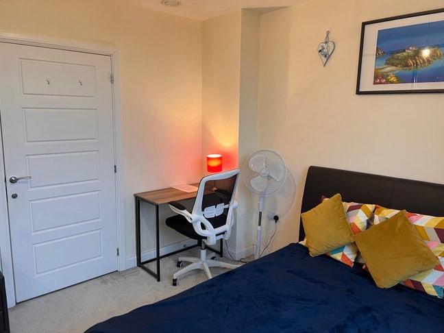 ENSUITE Double room in a Clean & Modern House Main Photo