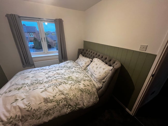Newly renovated double bedroom  Main Photo