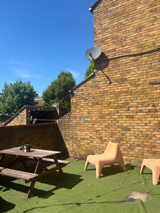 Lovely double room in Clapham junction  Main Photo