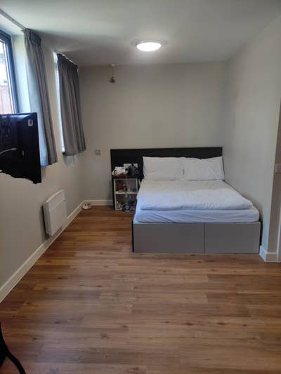  Deluxe Furnished Studio Apartment – Sheffield Main Photo