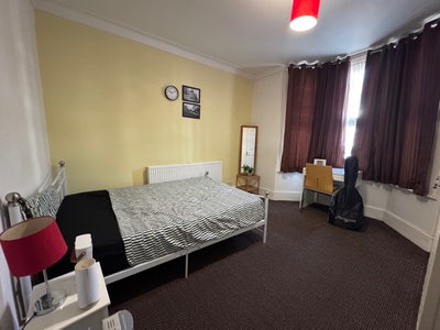Large Double Room in Leyton! Main Photo