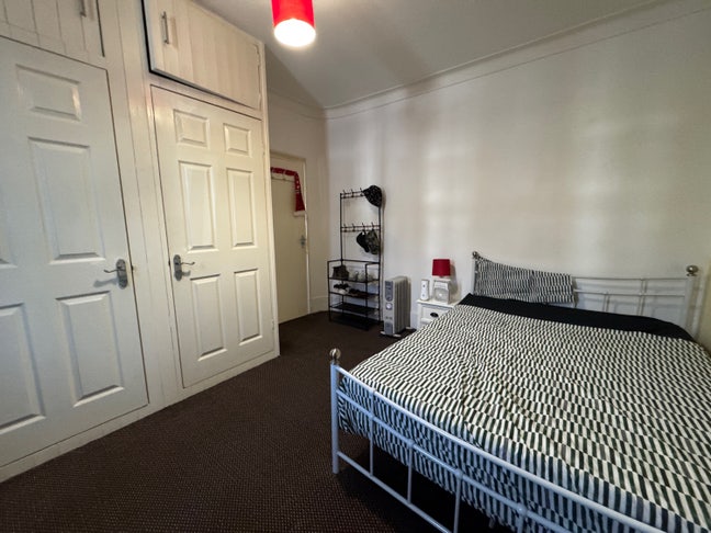 Large Double Room in Leyton! Main Photo