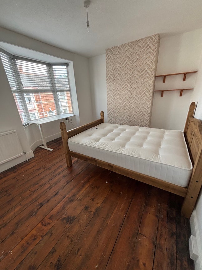2 rooms up for rent Main Photo