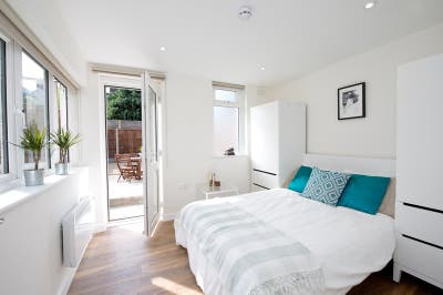 🌿 1 Bed Flat with Private Terrace|Shepherd's Bush Main Photo