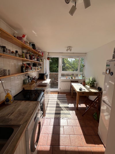Bright Double Room in Homely Maisonette Flat Main Photo