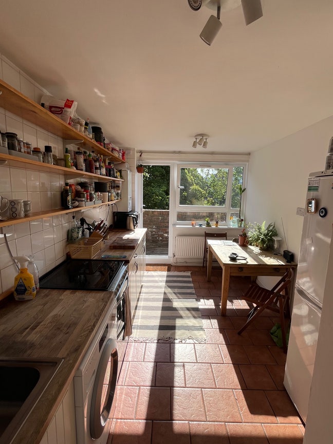 Bright Double Room in Homely Maisonette Flat Main Photo