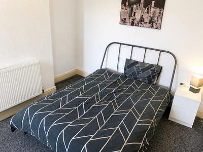 Spacious Double room in quiet house Main Photo